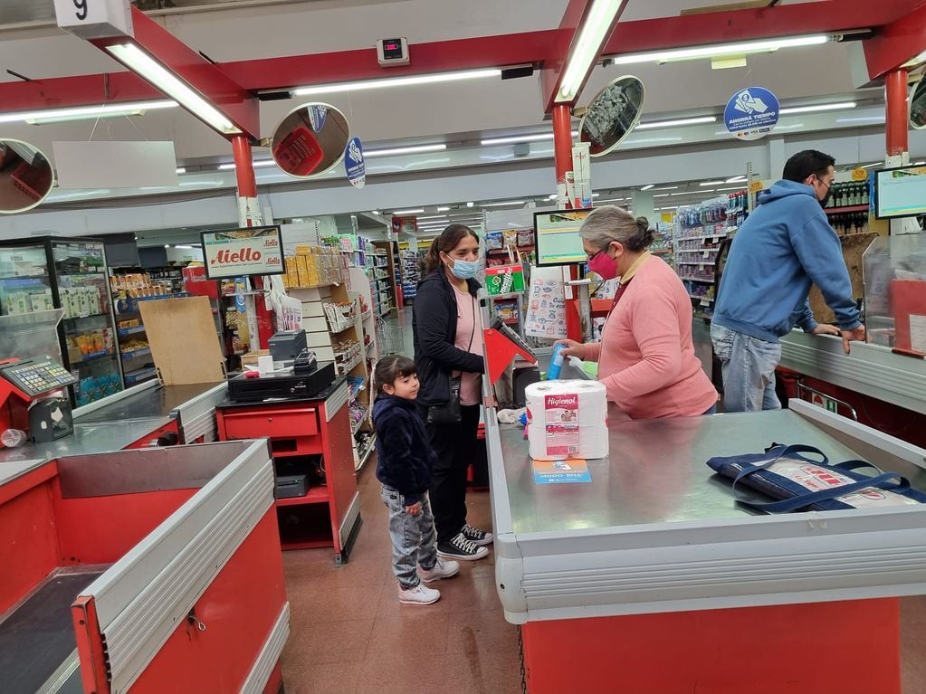 Supermercado "Aiello" de San Luis, cerrado el próximo lunes.