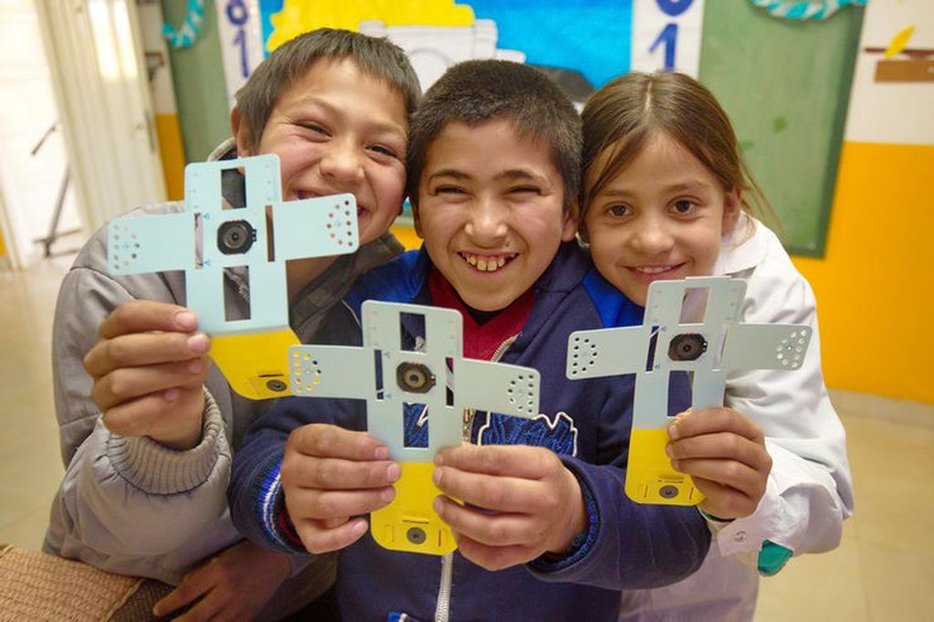 Foldscope y tabletas para alumnos rurales de San Luis.