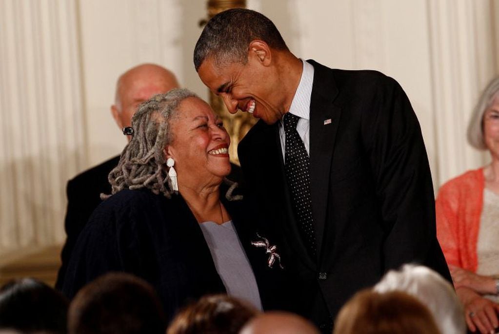 Toni Morrison con Barack Obama (Foto: Reuters).