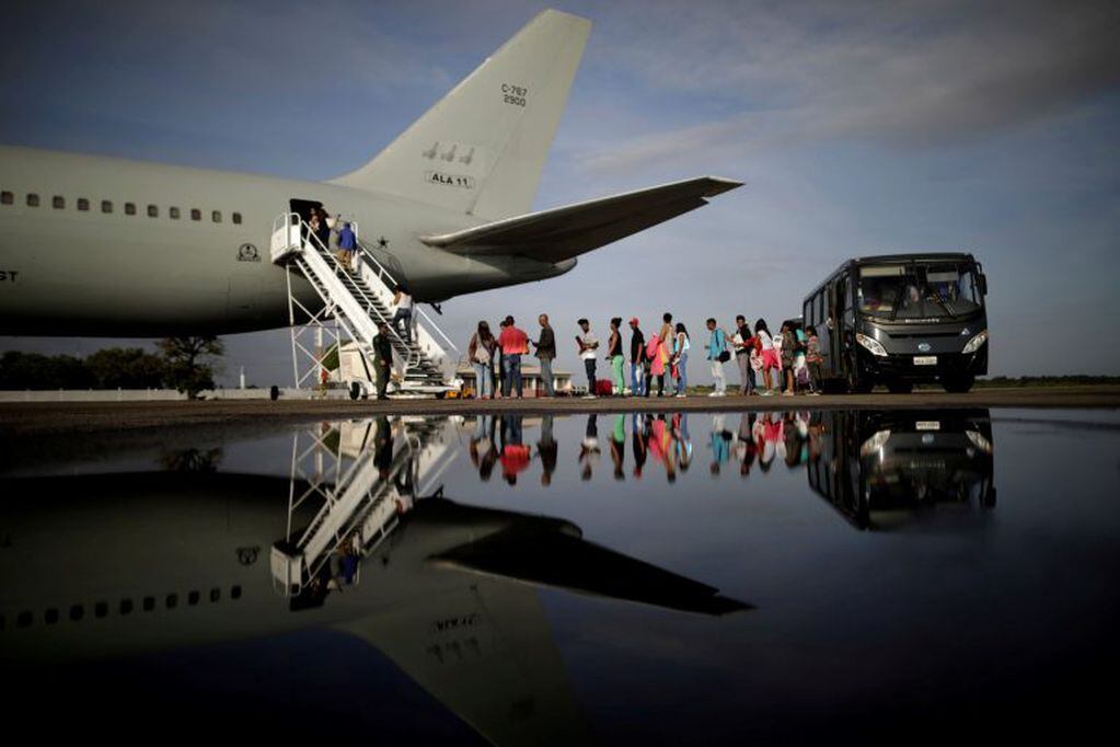 Refugiados venezolanos trasladados a Manaos y San Pablo por la Fuerza Aérea de Brasil (Web)