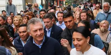 Mauricio Macri, en la peatonal de Córdoba.