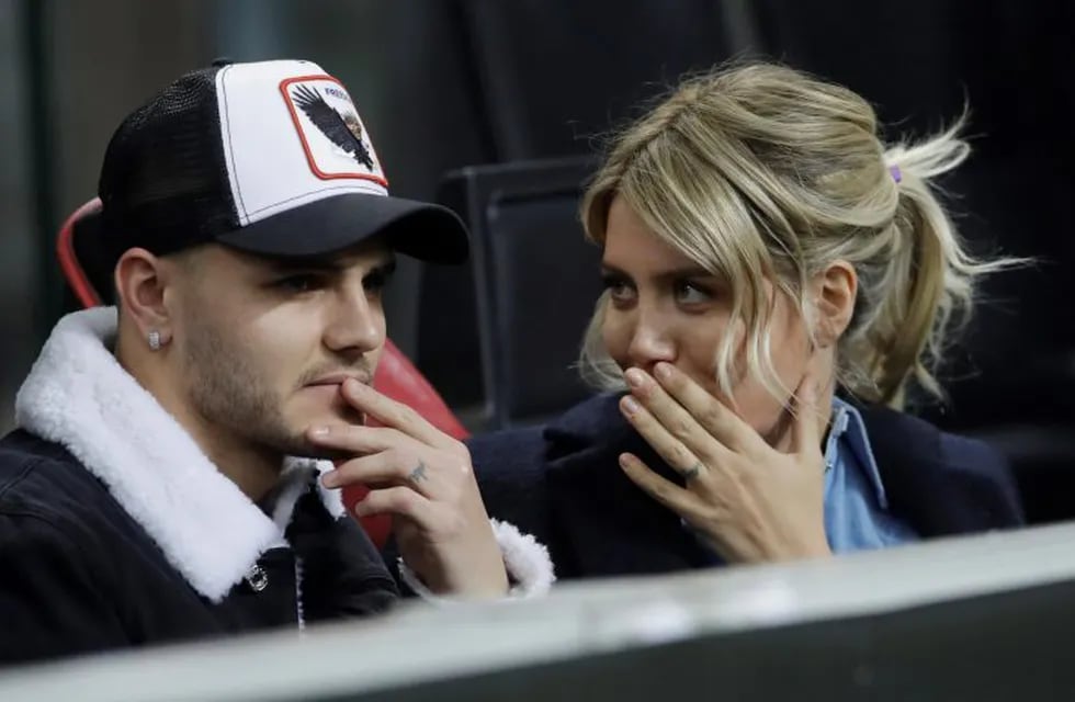 Inter Milan's Mauro Icardi is flanked by his wife Wanda Nara during the Europa League, round of 32, second leg soccer match between Inter Milan and SK Rapid Vienna, at the San Siro stadium in Milan, Italy, Thursday, Feb. 21, 2019. (AP Photo/Luca Bruno)