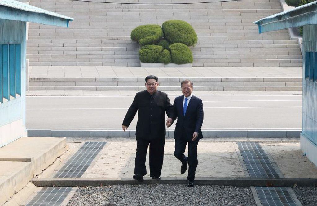 Kim Jong Un cruzando hacia Corea del Sur