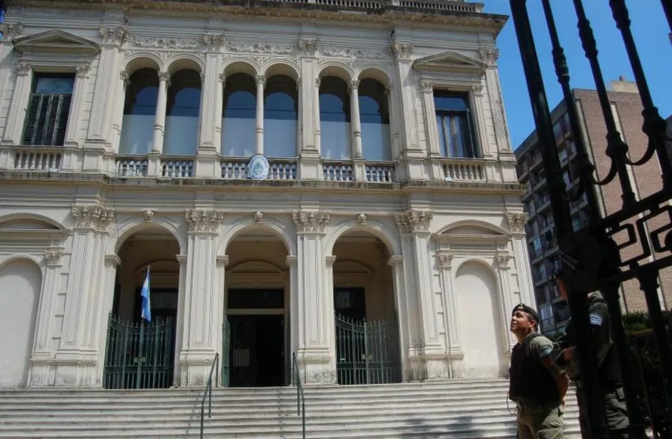 Reabren los Tribunales Federales de Rosario tras el caso sospechoso de coronavirus (Radiofónica)