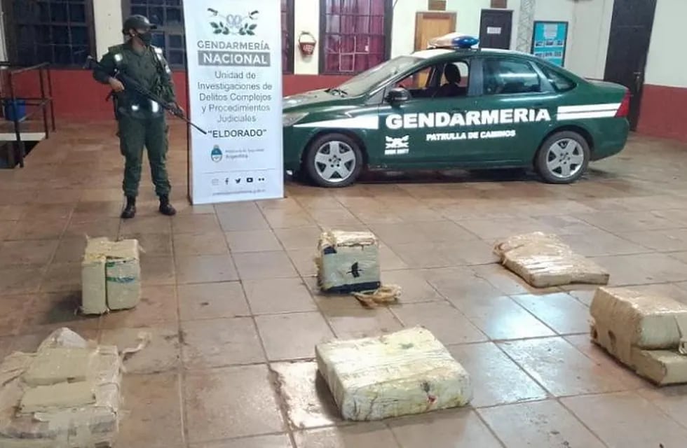 Efectivos de Gendarmería Nacional incautaron casi 200 kilogramos de droga en Colonia Delicia.