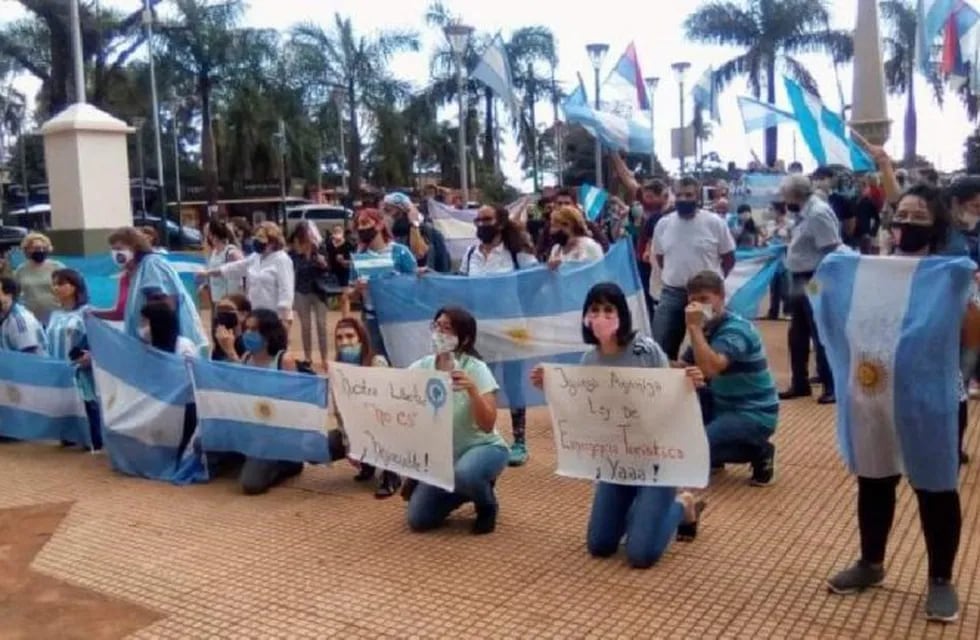 La plaza San Martín fue el epicentro de las protestas en Puerto Iguazú.