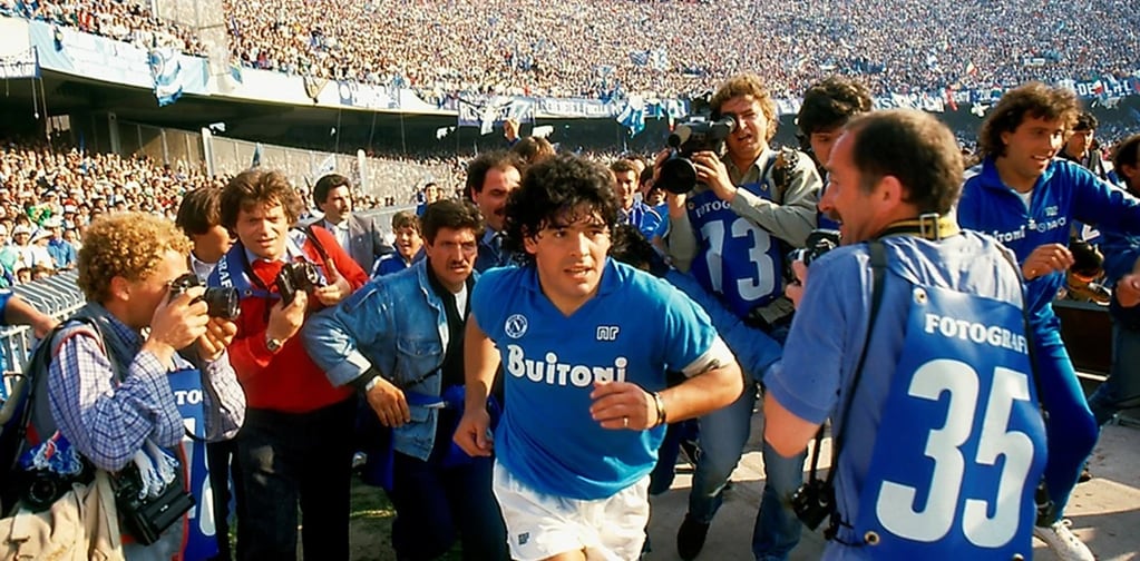 El astro argentino, campeón del mundo con la Selección Argentino en 1986, es el máximo ídolo de la institución napotilana.