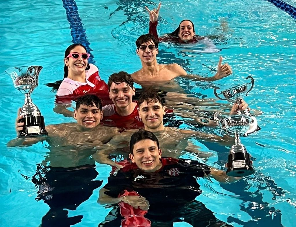 Benjamín Ghione natación Arroyito Club Unión Santa Fe