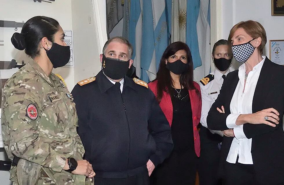 La Directora de Políticas de Género del Ministerio de Defensa visitó Puerto Belgrano
