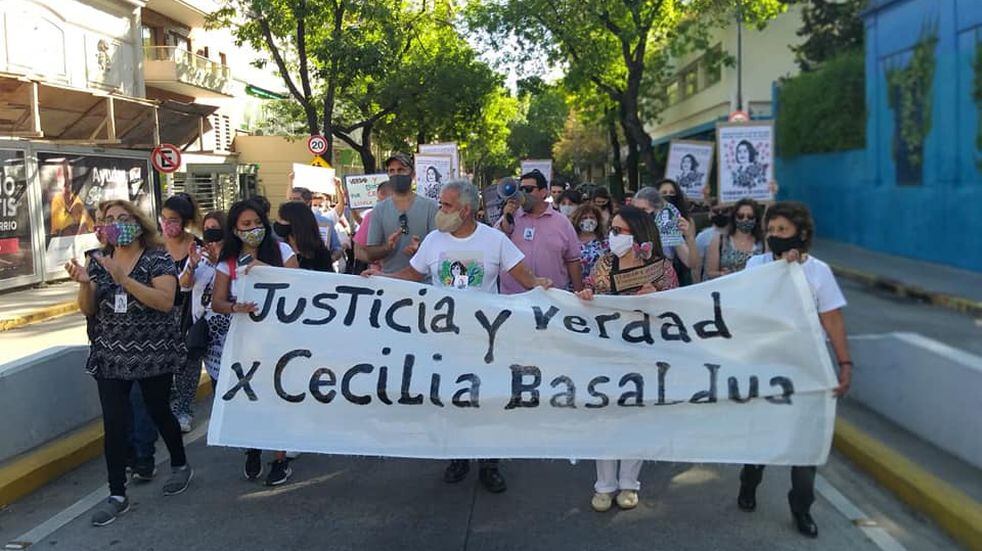 Marcha y pedido de justicia por Cecilia Basaldua en Capilla del Monte, el pasado 7 de noviembre. (Foto: Facebook / Justicia por Cecilia Gisela Basaldua).