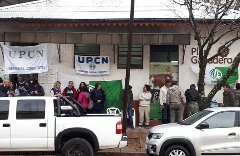 UPCN Corrientes reclama por la reducción del 50% del sueldo al personal de la Secretaría de la Agricultura Familiar.
