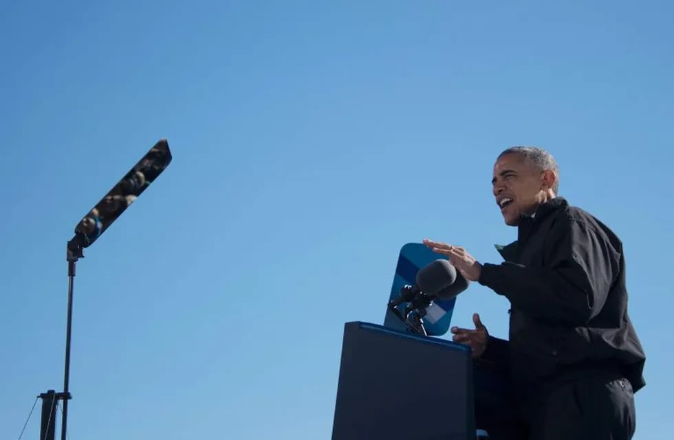 US President Barack Obama speaks at a Hillary for America campaign event in Cleveland, Ohio, October 14, 2016.nObama warned 