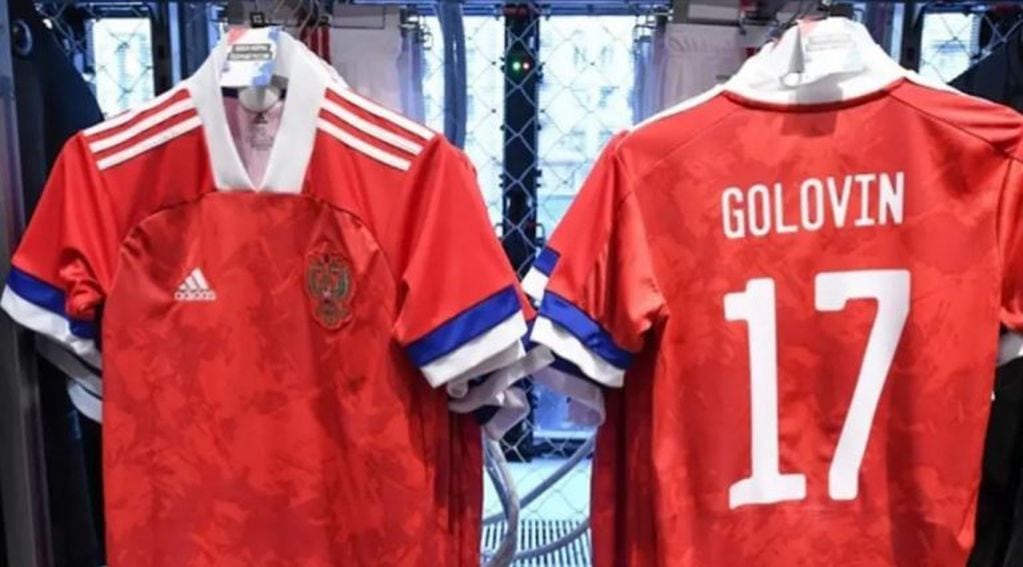 El grave error en las camisetas que obliga a la Selección de Rusia a jugar con su antigua vestimenta