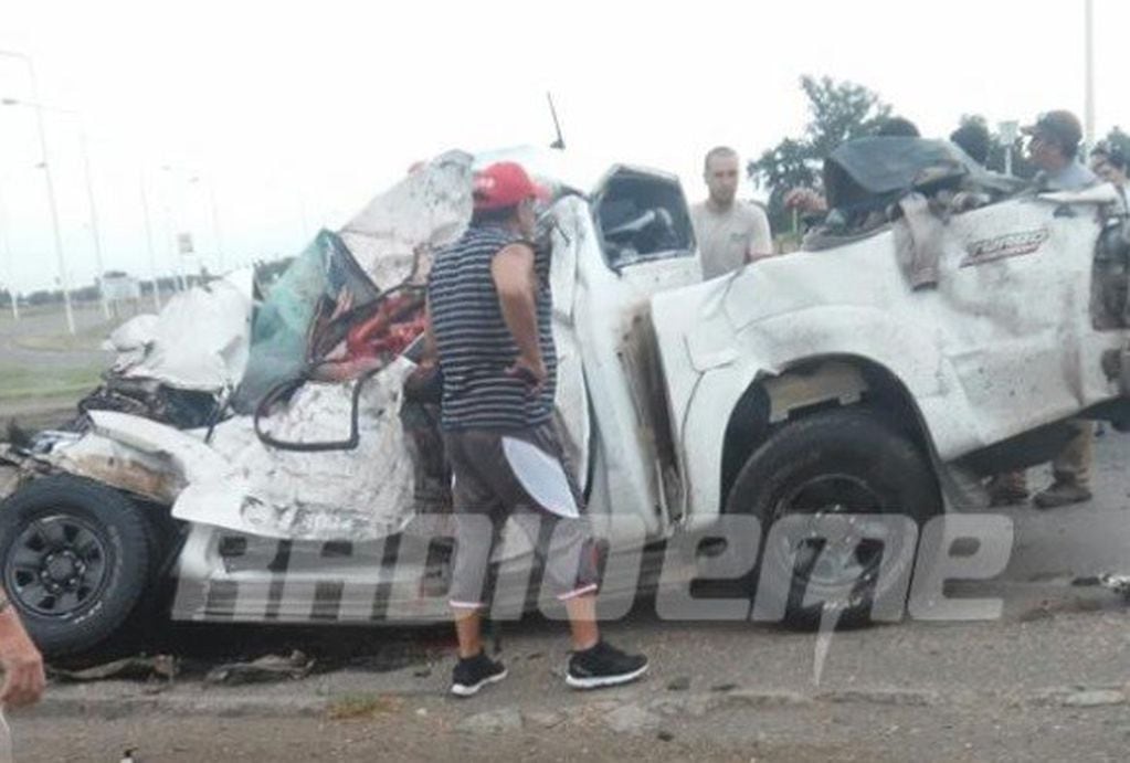 Fatal accidente entre un camión y una pickup sobre la Ruta 34 a la altura de San Genaro. (Twitter)