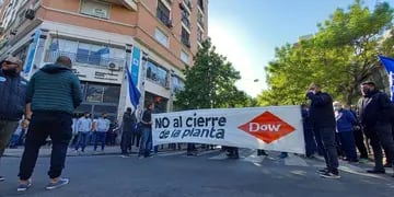 Protesta en Rosario contra el cierre de Dow