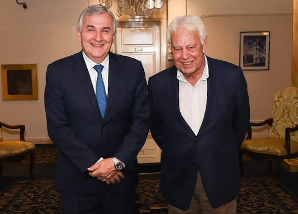 El gobernador Morales se entrevistó en Buenos Aires con el expresidente de España, Felipe González.