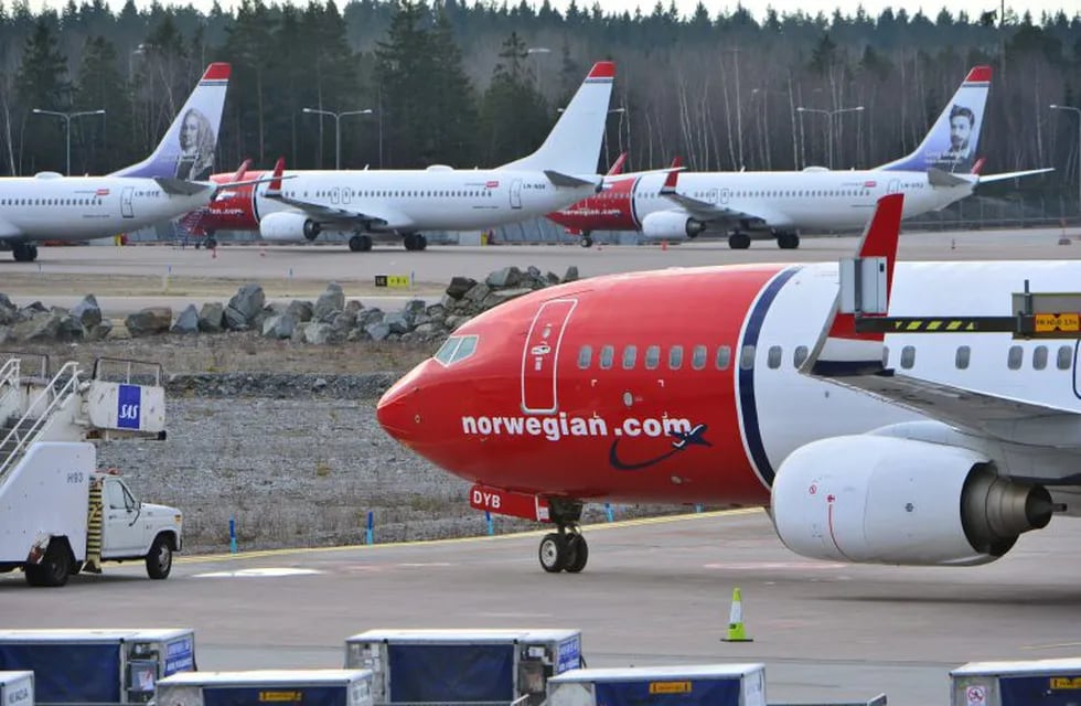 (FILES) This file photo taken on March 5, 2015 shows aircrafts of Norwegian low-cost airline Norwegian Air Shuttle on the tarmac at Arlanda airport in Stockholm, Sweden. +++ SWEDEN OUT +++\r\nThe battle is on in Barcelona, Spain's popular Mediterranean city where two airlines have started competing for passengers in the emerging trend of low cost, long-haul flights.\r\nA first flight operated by Level, a new carrier created by IAG, the parent company of British Airways and Spain's Iberia, took off on June 1, 2017 from El Prat airport to Los Angeles. The airline also flies to San Francisco, Buenos Aires and Punta Cana in the Dominican Republic. Meanwhile Norwegian, a pioneer in cheap long-distance flights, takes off from on June 5, 2017 to New York, Los Angeles, Miami and San Francisco.\r\n / AFP PHOTO / TT NEWS AGENCY / JOHAN NILSSON suecia estocolmo  avion aerolinea low cost norwegian lineas aereas low cost