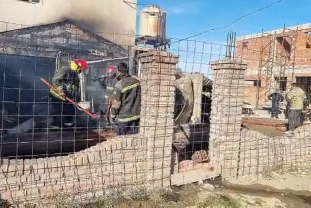 Fallecen dos menores en trágico incendio en el Barrio Rotary 23