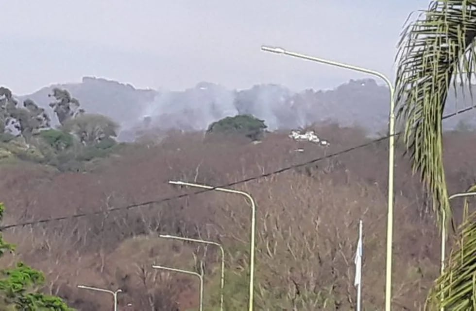 Continú en incendio en el Cerro San Javier.
