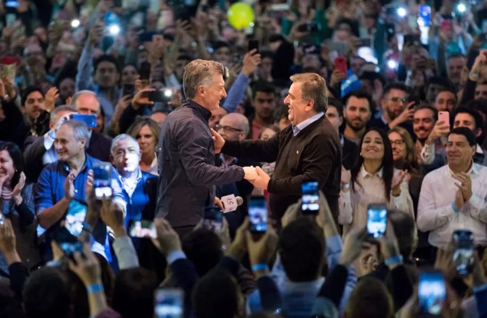 Mario Negri junto a Mauricio Macri.