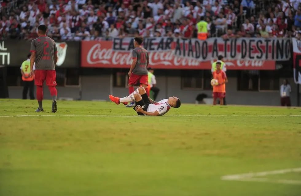 Tristeza en River: Juanfer Quintero se rompió los ligamentos de la rodilla (Foto: Olé)