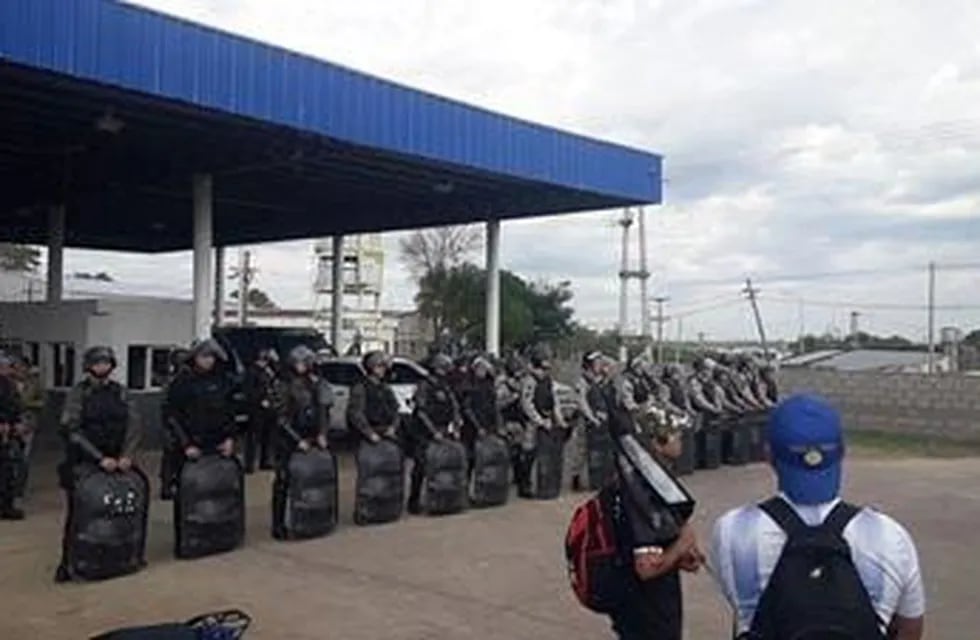 Balas de goma y gas lacrimógeno entre trabajadores de UTA y policías