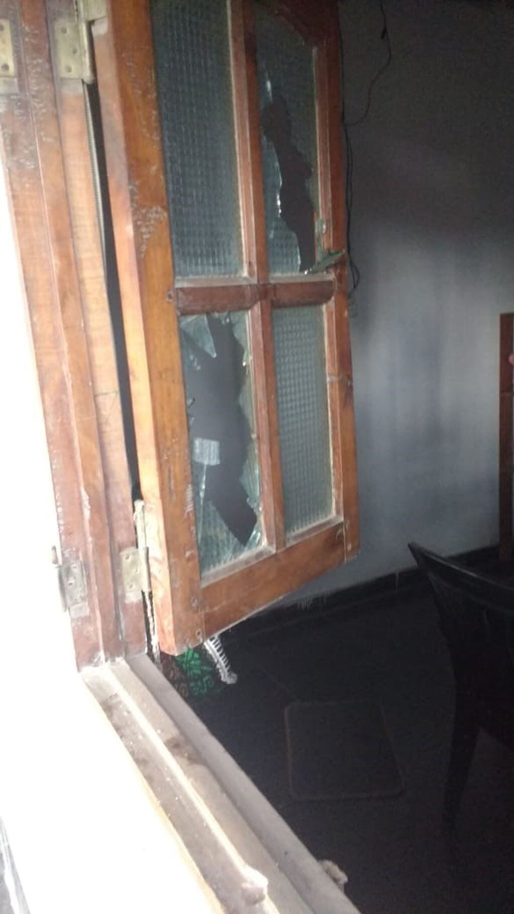 los atacantes ingresaron a la vivienda y continuaron disparando. (MPF)