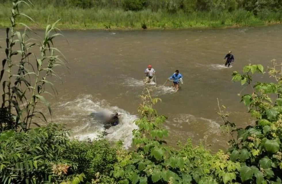 Recuperan un cuerpo arrastrado por el río Juramento. (El Tribuno)