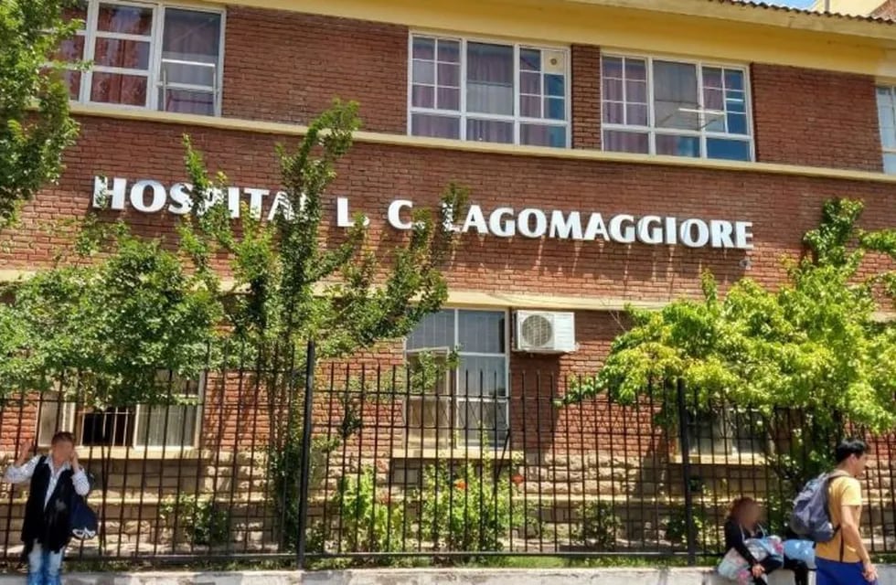 La víctima fue asaltada por un hombre que abordó el vehículo (como pasajero) en la puerta del Hospital Lagomaggiore; y hasta el mismo hospital regresó el taxista, ya herido de gravedad.