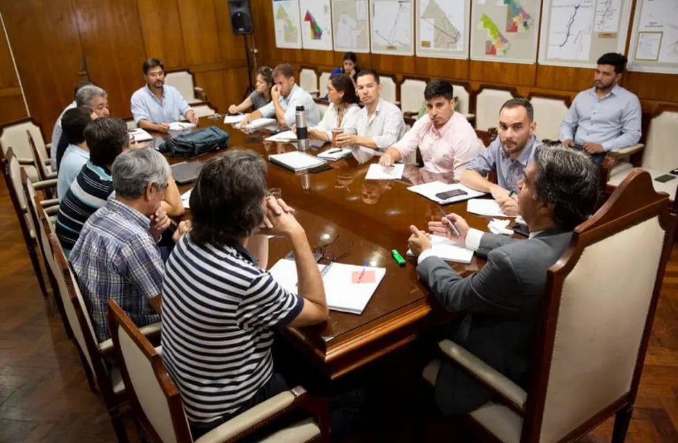 Capitanich reunió en la mañana de hoy al equipo de obras públicas y empresas del Estado. (Prensa Gobierno del Chaco)