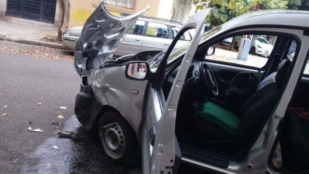 Dos autos chocaron en el macrocentro. (Rosario3)