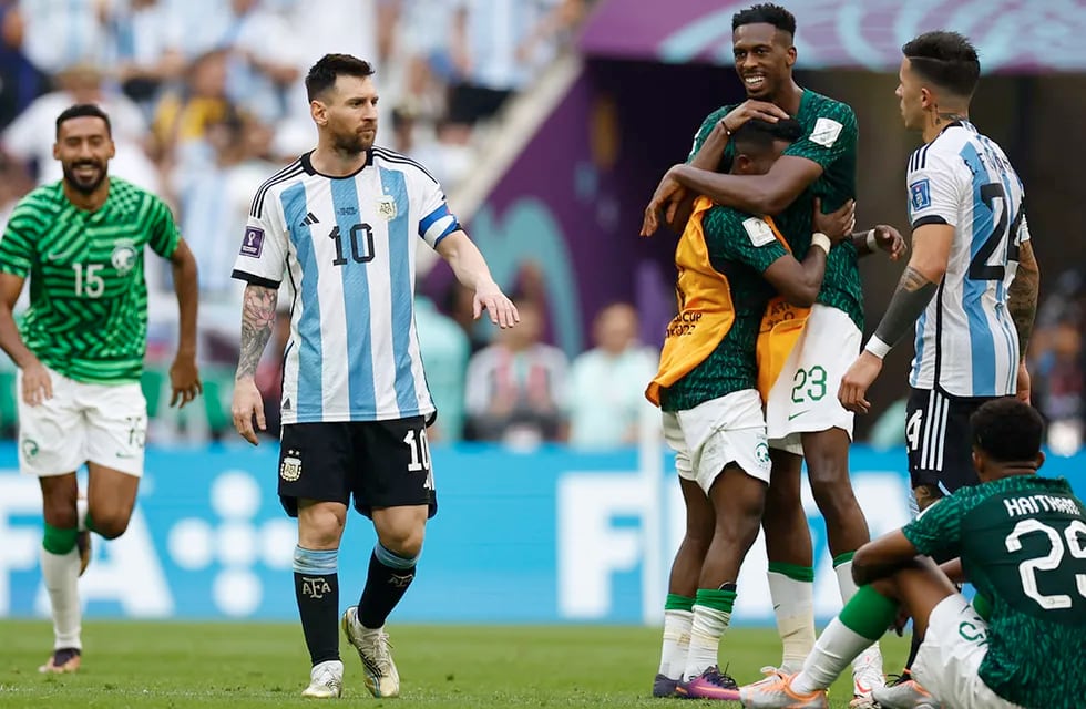 Lionel Messi en la recordada única derrota de Argentina en Qatar ante Arabia Saudita. EFE/ Juan Ignacio Roncoroni