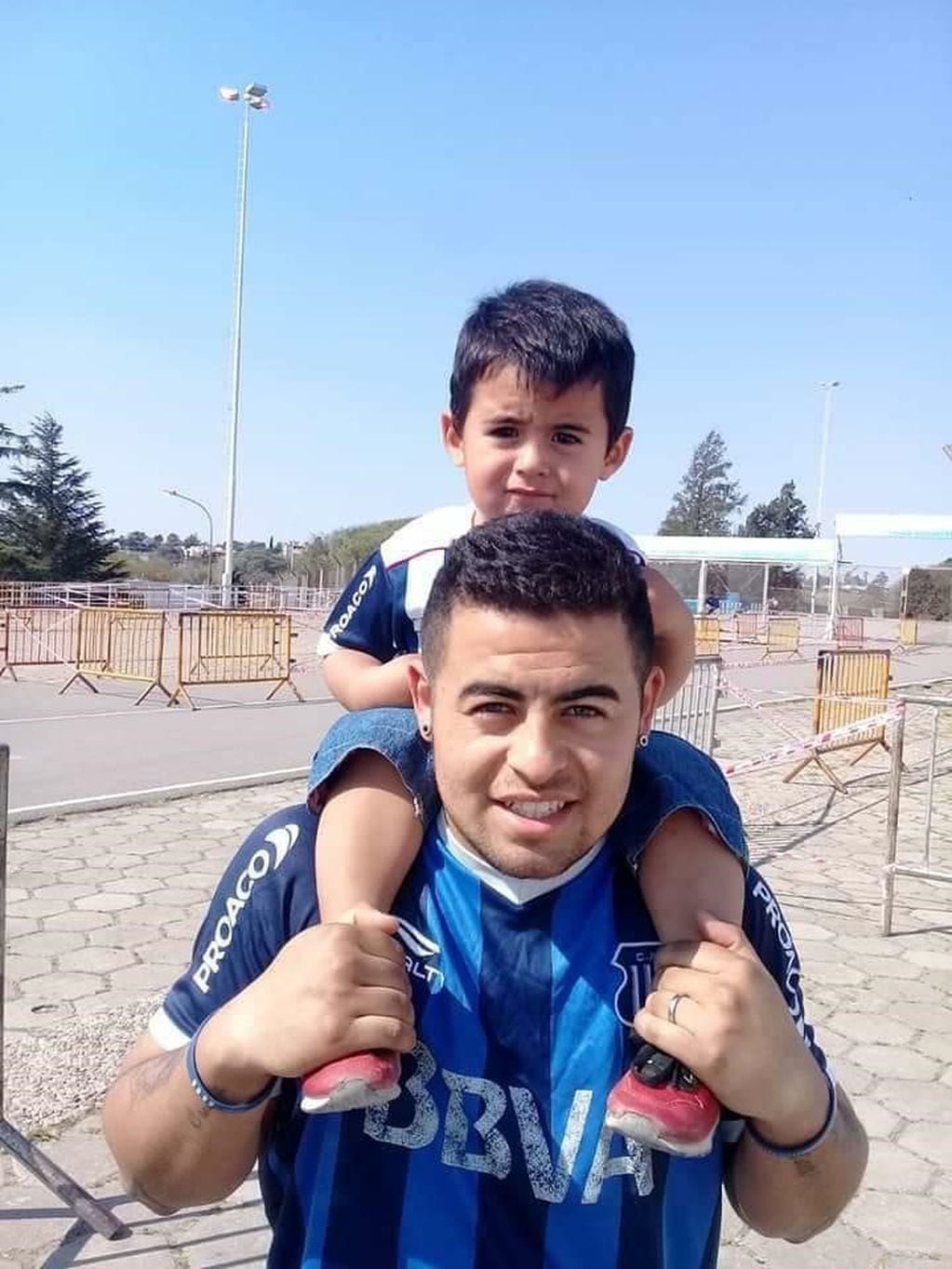 Leonel Franco Martínez llevó años atrás a su pequeño Eial para una foto con el goleador.