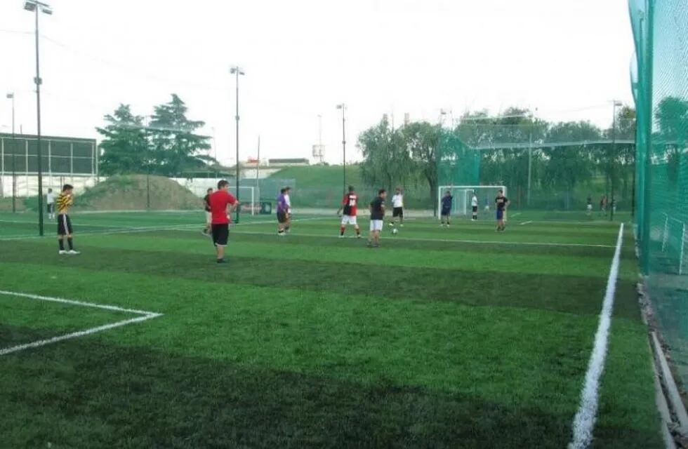 La muerte se produjo en el complejo de canchas de fútbol de Baigorria y Circunvalación.