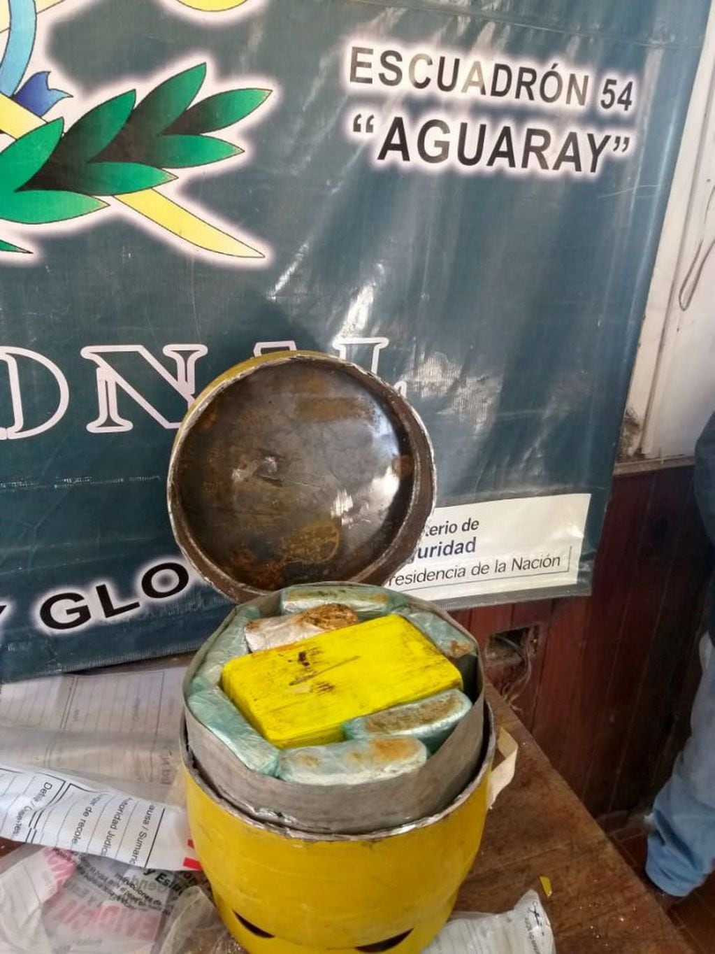 Encontraron 12 kilos de cocaína en una garrafa de gas. (Gendarmería Nacional)