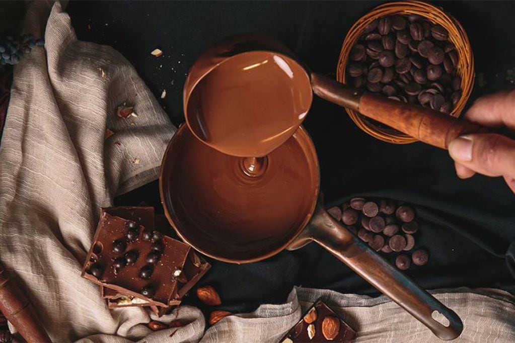 Las tabletas de chocolate negro que contienen más de un 85 % de cacao nos aportan grandes beneficios para el organismo. (Foto: VillaGeneralBelgrano.gob.ar)