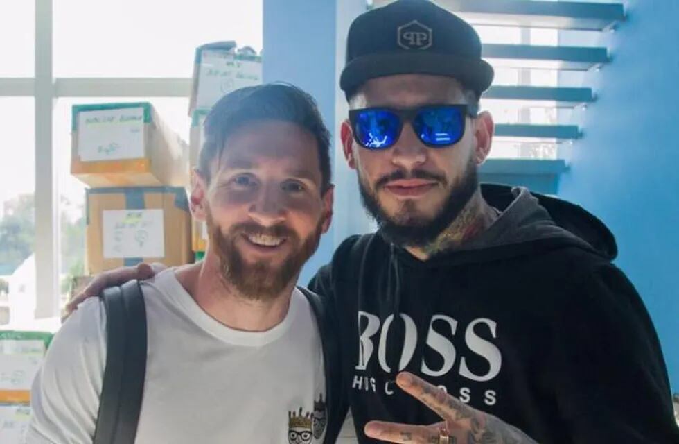 Ulises Bueno conoció a Lionel Messi en el 2018 y le dedicó unas palabras a Alan, quien sigue el tratamiento del jugador.