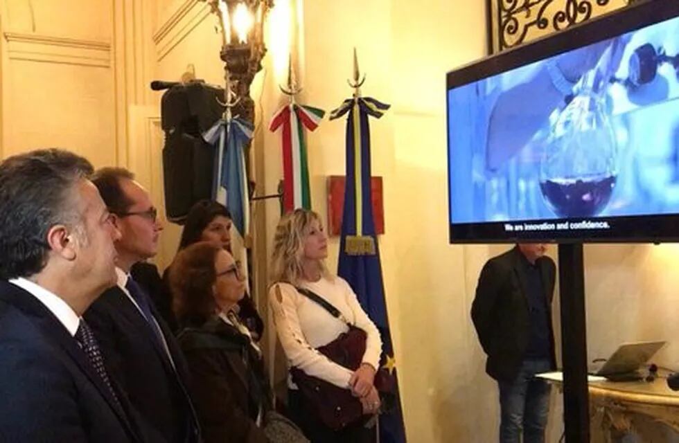 Cornejo junto al embajador de Italia en Argentina