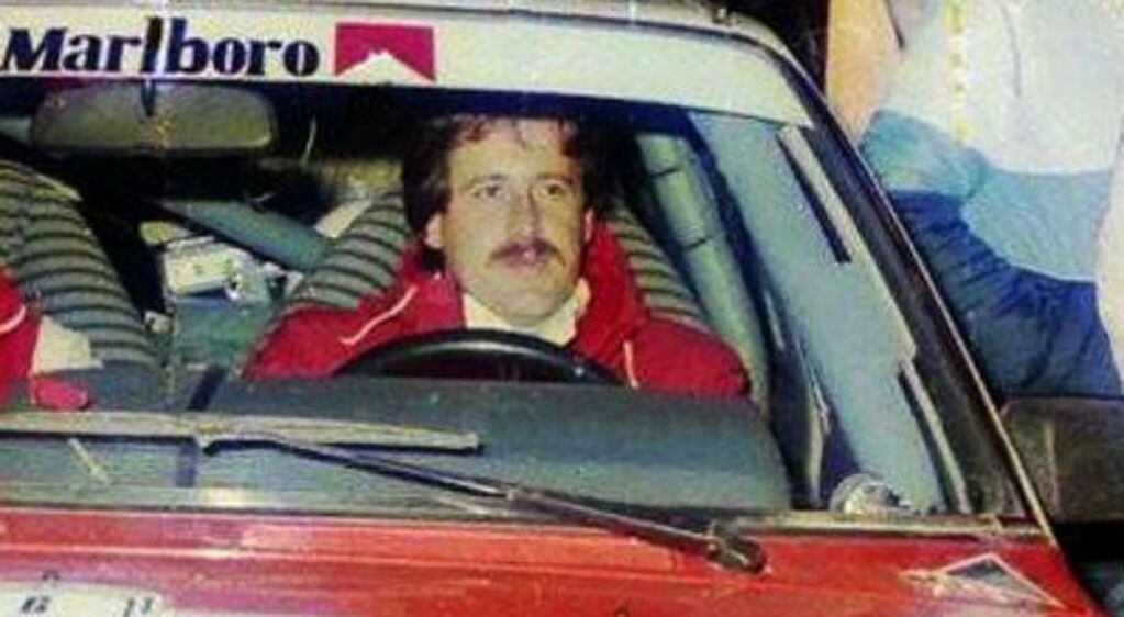 Ernesto Soto, de Villa Dolores, en el Renault 18 GTX Grupo A/Clase 7 con el cual ganó dos coronas nacionales; en 1984 y 1987. Gracias a Cristian Moyano, integrante del grupo Íconos del Rally, una réplica del coche patrocinado por Marlboro y que fuera realizado por Hugo Mayol en homenaje al recordado piloto. 