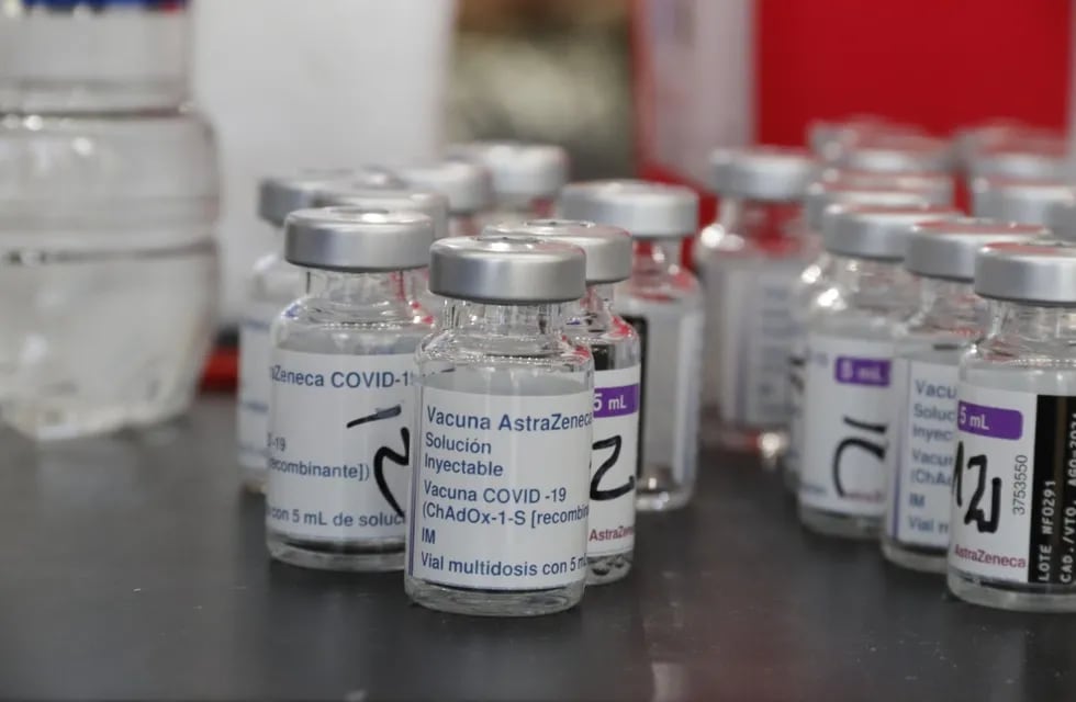 Vacuna AstraZeneca, este viernes arriban dosis de ambos componente a Carlos Paz.