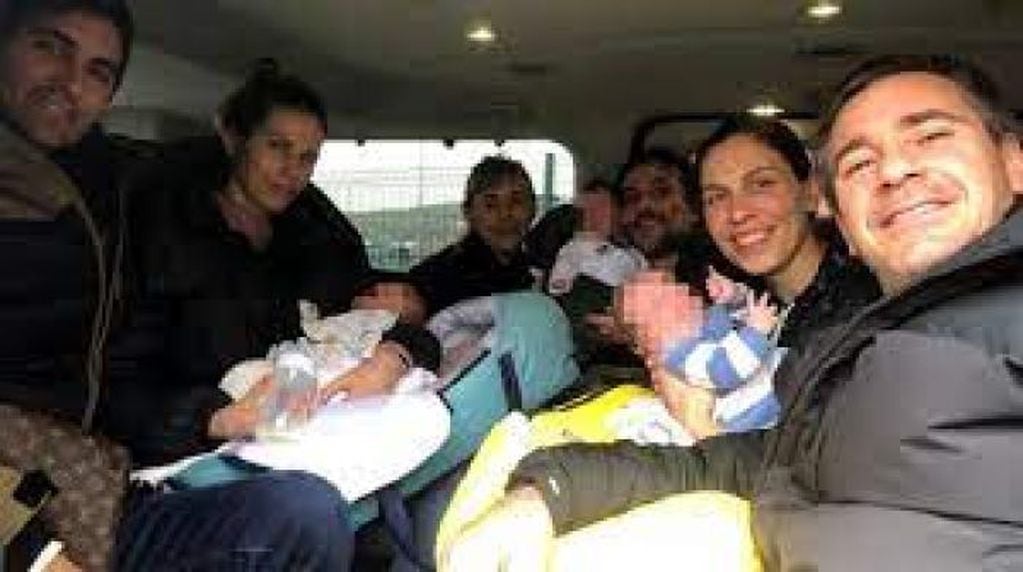 La embajadora ayudó a a volver al país a cinco familias argentinas que viajaron a Ucrania a reunirse con sus bebés concebidos mediante subrogación de vientre.