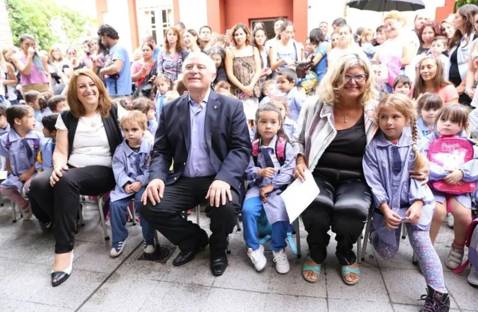El gobernador de Santa Fe, Miguel Lifschitz, inauguró el ciclo lectivo junto a la intendenta Mónica Fein y la ministra de Educación, Claudia Balaguu00e9.