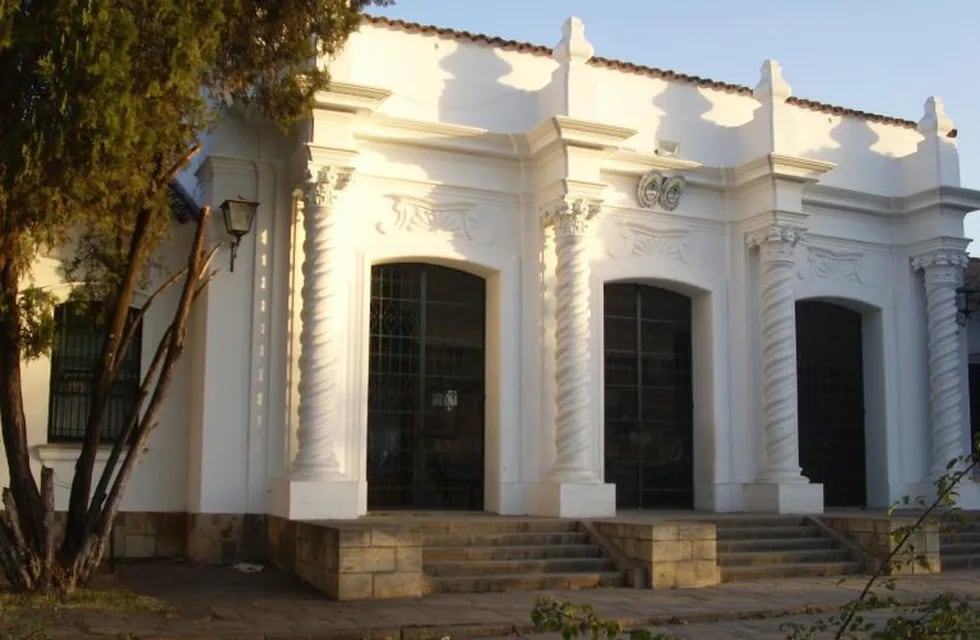 Fachada del histórico Colegio Nacional (Web)