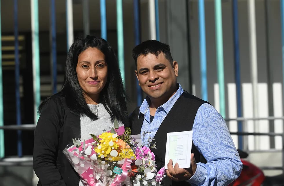 Erica Martínez y Augusto Villagra se casaron un martes 13 en el CPC de Capdevilla.