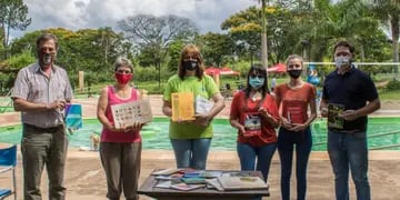 Turismo: entregan libros de autores misioneros para alojamientos en Oberá