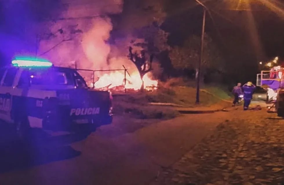 Montecarlo: intentaron agredir a un adolescente y quemaron su casa.