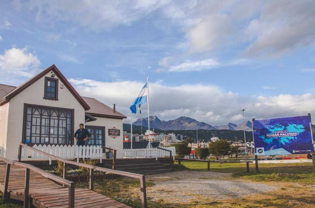 “Repensar el Archivo de Malvinas” en el Espacio Pensar Malvinas junto a la Municipalidad de Ushuaia.