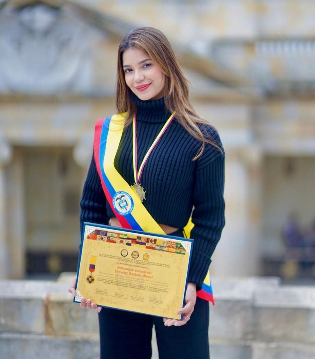 Jenn Muriel recibió la cinta presidencial honor de excelencia de Colombia.