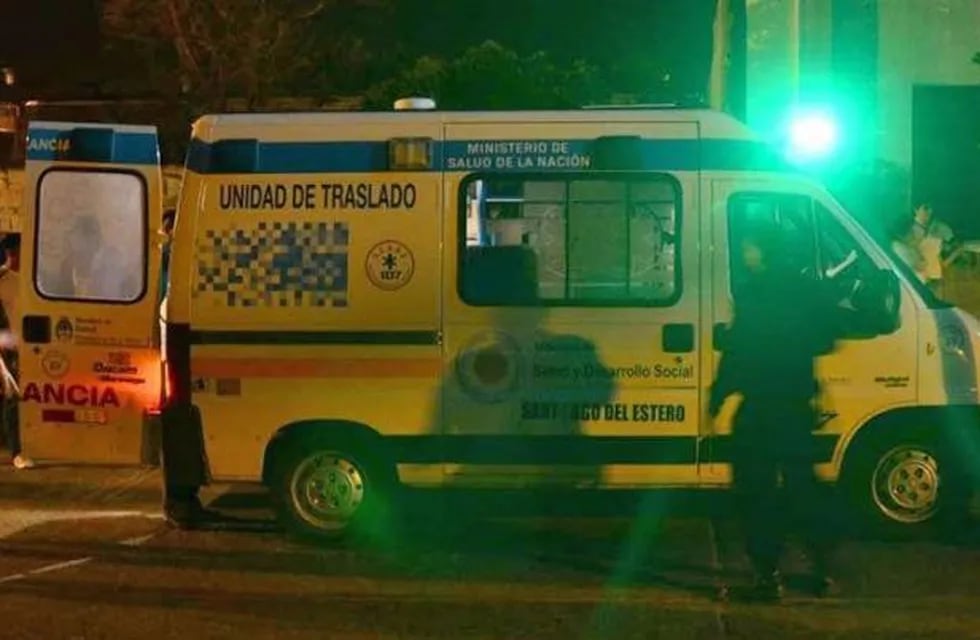 La ambulancia trasladó al muchacho hasta el hospital Regional, dónde se encuentra peleando por su vida.