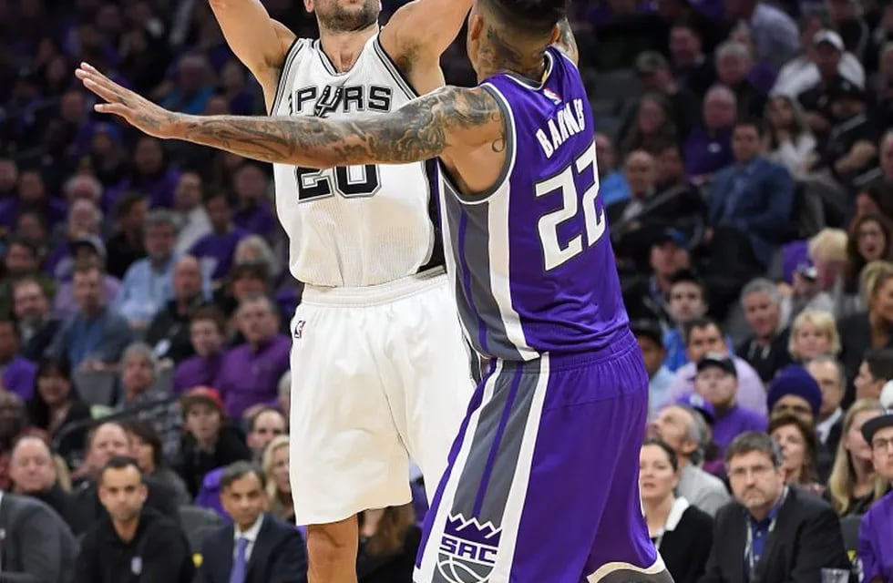 SACRAMENTO, CA - OCTOBER 27: Manu Ginobili #20 of the San Antonio Spurs shoots over Matt Barnes #22 of the Sacramento Kings during the third quarter of an NBA basketball game at Golden 1 Center on October 27, 2016 in Sacramento, California. NOTE TO USER: User expressly acknowledges and agrees that, by downloading and or using this photograph, User is consenting to the terms and conditions of the Getty Images License Agreement.   Thearon W. Henderson/Getty Images/AFPn== FOR NEWSPAPERS, INTERNET, TELCOS & TELEVISION USE ONLY ==